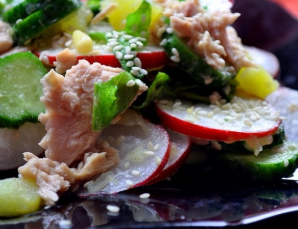 Хрустящий салат с тунцом