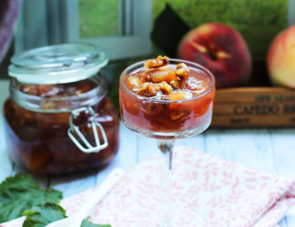 Варенье из персиков с грецким орехом