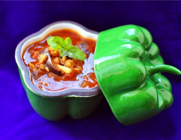 Чечевичный суп с баклажанами и томатами