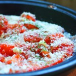 Кальмар, запеченный с томатами, в средиземноморском стиле