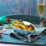 Салат с овощами, креветкой и беби-осьминогами